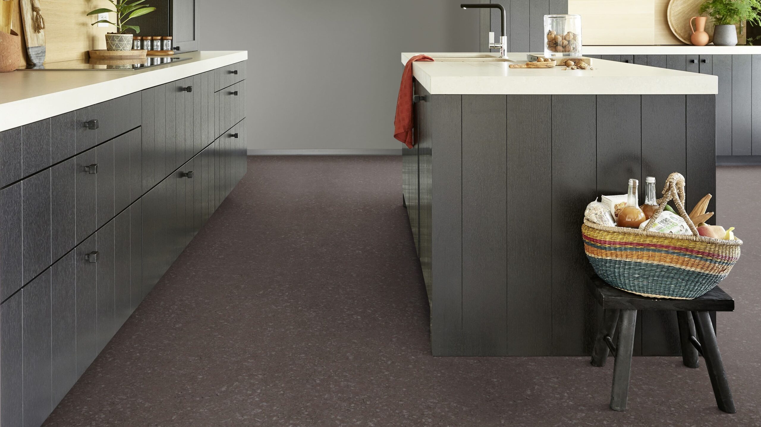 Gulvbelegg Tarkett Megalit DARK BROWN 0608